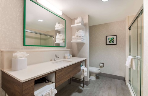 Paw Creek Hotel | Hampton Inn & Suites Charlotte Airport