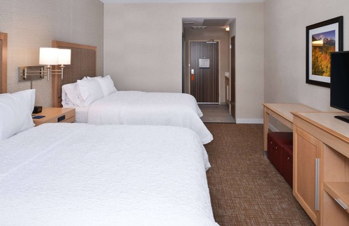 Highland Hotel | Hampton Inn & Suites Denver-Speer Boulevard