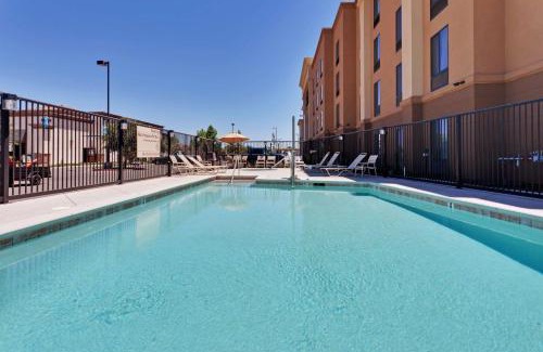 Herndon Hotel | Hampton Inn & Suites Fresno - Northwest