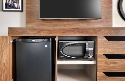 Burleson Hotel | Hampton Inn & Suites Ft. Worth-Burleson