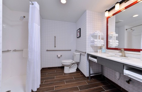 Downtown Greensboro Hotel | Hampton Inn & Suites Greensboro Downtown