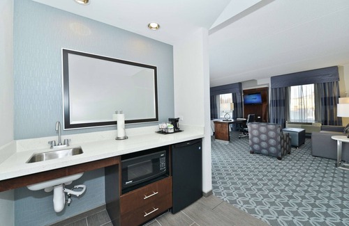 Greensboro Hotel | Hampton Inn & Suites Greensboro/Coliseum Area