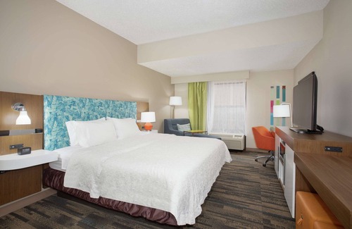 Merriam Hotel | Hampton Inn & Suites Kansas City-Merriam