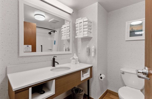 Lake George Hotel | Hampton Inn & Suites Lake George