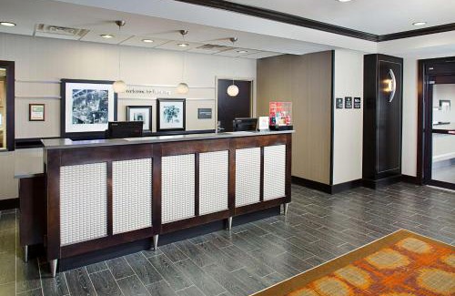 Lansing Hotel | Hampton Inn & Suites Lansing West