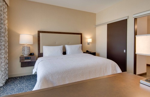 Pacific - Edison Hotel | Hampton Inn & Suites Los Angeles - Glendale