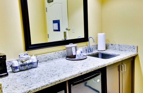 Moreno Valley Hotel | Hampton Inn & Suites Moreno Valley