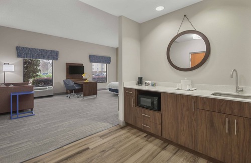 Macon Hotel | Hampton Inn & Suites Macon I-75 North