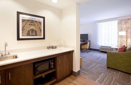 Downtown West Hotel | Hampton Inn & Suites Minneapolis / Downtown