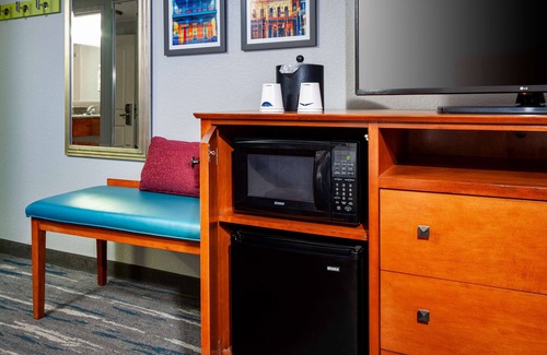 Mobile Hotel | Hampton Inn & Suites Mobile I-65@ Airport Blvd