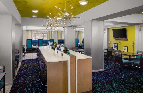 Donelson Hotel | Hampton Inn & Suites Nashville-Airport