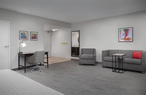 NoDo District Hotel | Hampton Inn & Suites Omaha-Downtown