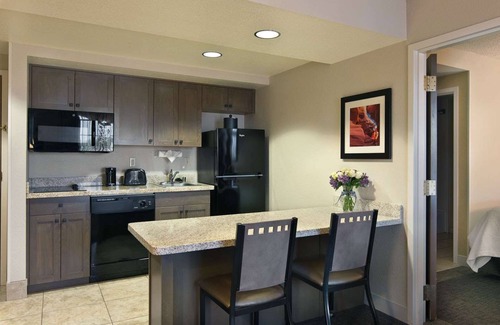 Paradise Valley Village Hotel | Hampton Inn & Suites Phoenix/Scottsdale