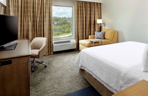 South Hills Hotel | Hampton Inn & Suites Pittsburgh Airport South–Settlers Ridge
