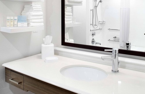 South Hills Hotel | Hampton Inn & Suites Pittsburgh Airport South–Settlers Ridge