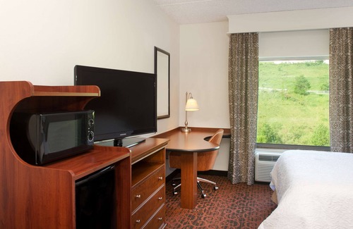 Strabane Hotel | Hampton Inn & Suites Pittsburgh-Meadow Lands