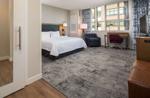 Pearl District Hotel | Hampton Inn & Suites Portland-Pearl District