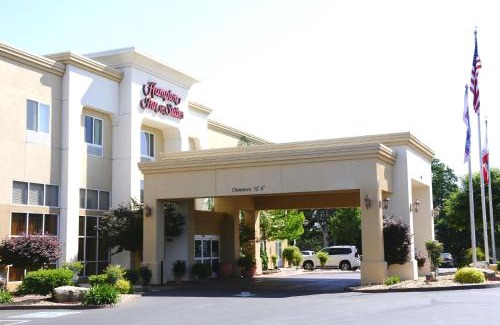 Red Bluff Hotel | Hampton Inn & Suites Red Bluff