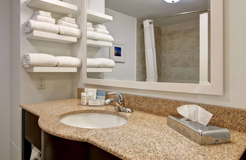 Saint John Hotel | Hampton Inn & Suites Saint John