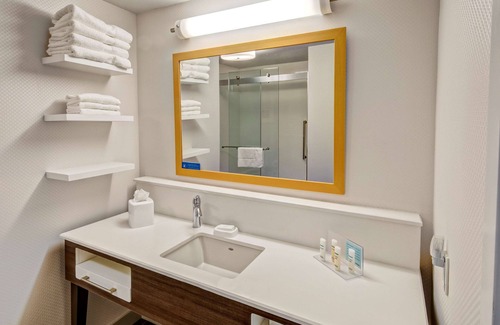 North San Jose Hotel | Hampton Inn & Suites San Jose Airport