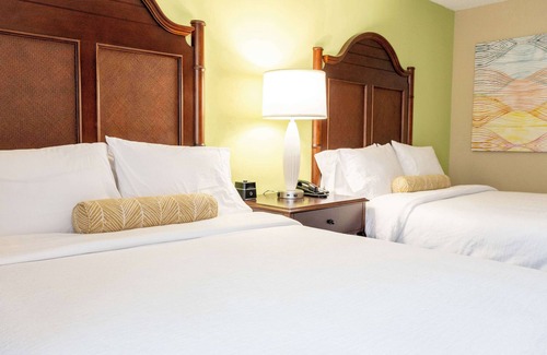 Isla Verde Hotel | Hampton Inn & Suites San Juan