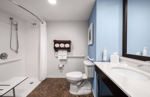 Isla Verde Hotel | Hampton Inn & Suites San Juan