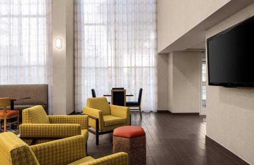 State College Hotel | Hampton Inn & Suites State College at Williamsburg Square