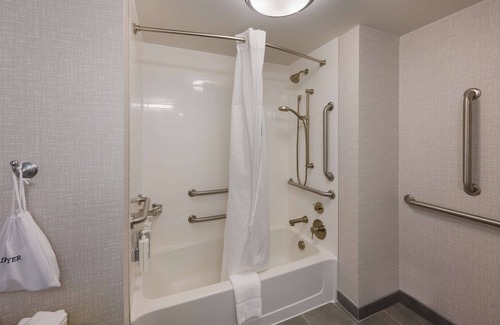 Fredericksburg Hotel | Hampton Inn & Suites Fredericksburg-at Celebrate Virginia