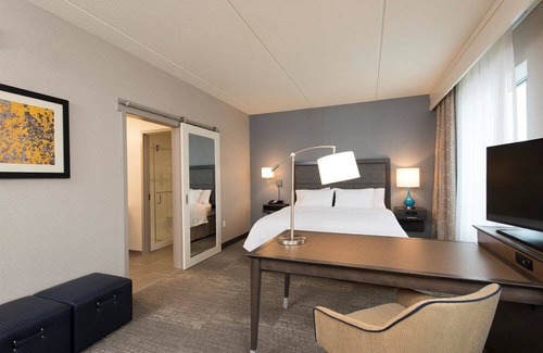 Midtown Hotel | Hampton Inn & Suites Grand Rapids Downtown 1 King Bed Studio Suite