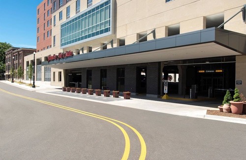 Midtown Hotel | Hampton Inn & Suites Grand Rapids Downtown 1 King Bed Studio Suite