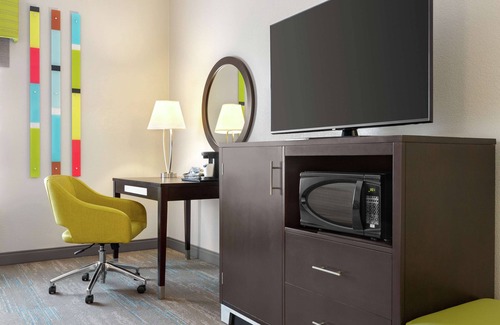 York Hotel | Hampton Inn & Suites York South