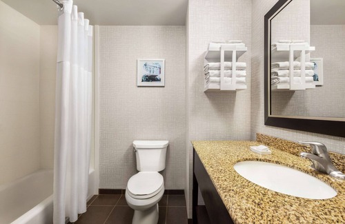 York Hotel | Hampton Inn & Suites York South