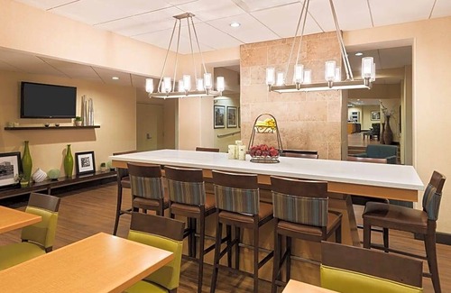 Elmsford Hotel | Hampton Inn White Plains
