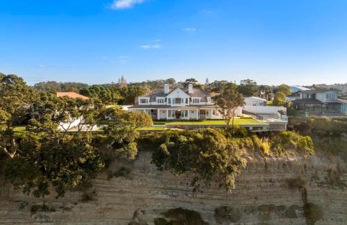 Campbells Bay Casa | Hampton on View Luxury Clifftop in Campbells Bay