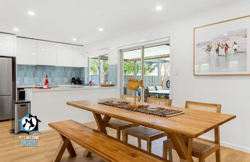 Encounter Bay Casa | Hampton's Style Holiday Retreat - close to the beach!