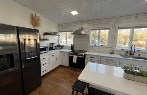 Hampton Bays Casa | Hamptons 2 bedroom with heated pool