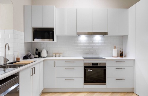 Semaphore South Casa | Hamptons Bungalow @ Semaphore - 3BR, Parking, BBQ