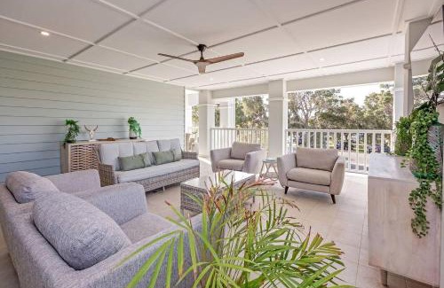 Dunsborough Casa | Hamptons By The Green - Grand Golfside Retreat