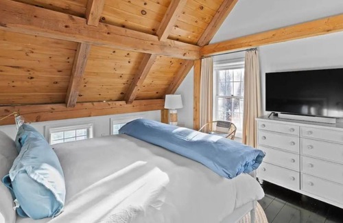 Sag Harbor Cabaña | Hamptons Designer Cottage w Pool by Wölffer Estate