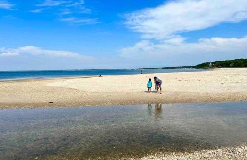 Hampton Bays Casa | Hamptons Escape: Near Beaches, Restaurants, Wineries.
