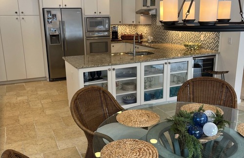 East Quogue Casa | Hamptons getaway - 15 min from Shinnecock Hills, Tennis court, hot tub and pool