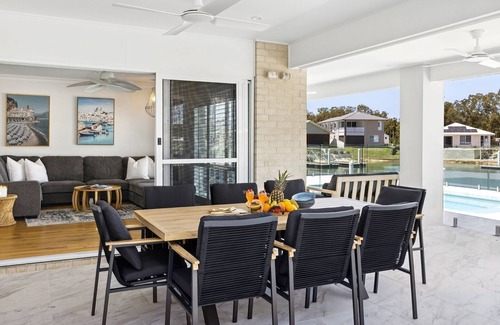 Yamba Casa | Hamptons House | Stylish Waterfront