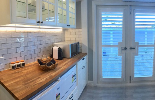 Rye Cabaña | Hamptons In Rye - 3 Mins from Famous Hot Springs! Pet Friendly