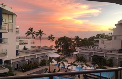 Urangan Apartamento | Hamptons Meets Hervey Bay In Upmarket Resort - Ocean Views