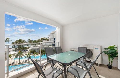 Urangan Apartamento | Hamptons Meets Hervey Bay In Upmarket Resort - Ocean Views
