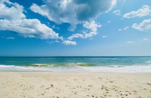 Hampton Bays Chalet De Esquí | Hamptons retreat w/ hot tub + loft only minutes to the beach