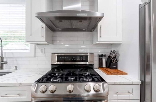 Huntington Casa | Hamptons Style Living Walk to Cafe Deck