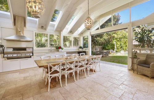 Mona Vale Casa | Luxury Beach House - Footsteps to Beach