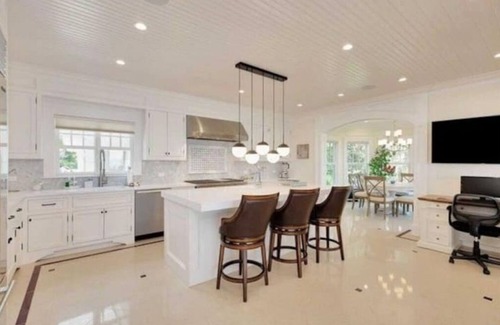 Hampton Bays Casa | Hamptons waterfront gem!