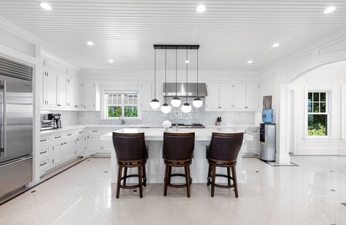 Hampton Bays Casa | Hamptons waterfront gem!